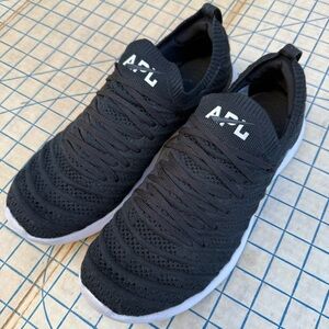 APL Women’s Techloom Wave Black and White Knit Sneakers Running size 8.5